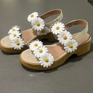 Lucky Brand Clogs with Daisys